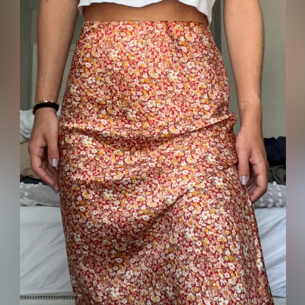 Francesca’s - Mi Ami Midi Skirt -Red Floral